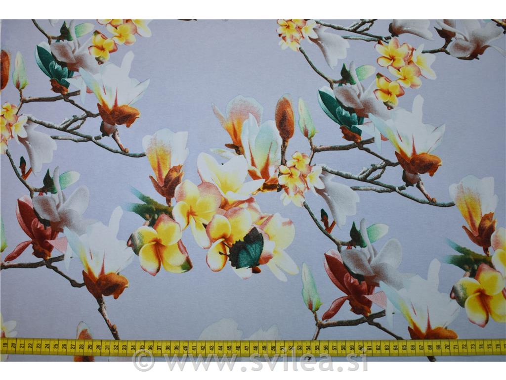 Viskozni jersey - magnolije na nežno modri osnovi