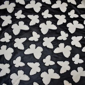 Umetno krzno - črno z belimi metulji